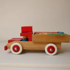 Camion en bois heros
