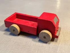 Camion plateau en bois, jouet ancien