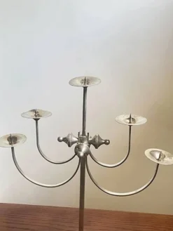 Candelabre sculptural en métal à cinq bras, Attila Demcsik, Hongrie, vers 1980