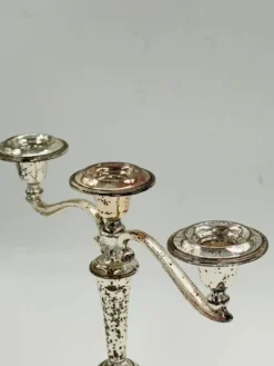 Candélabre vintage à trois lumières en métal argenté avec bords perlés