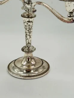Candélabre vintage à trois lumières en métal argenté avec bords perlés