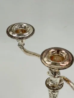 Candélabre vintage à trois lumières en métal argenté avec bords perlés