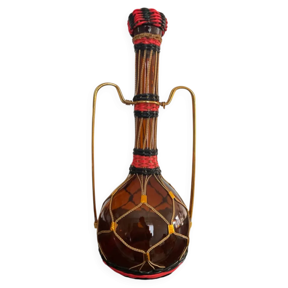 Carafe vintage en verre ambré,laiton et scoubidou