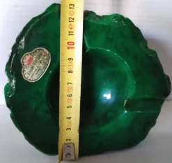 Cendrier brutaliste en albâtre vert émeraude par Romano Bianchi – Italie