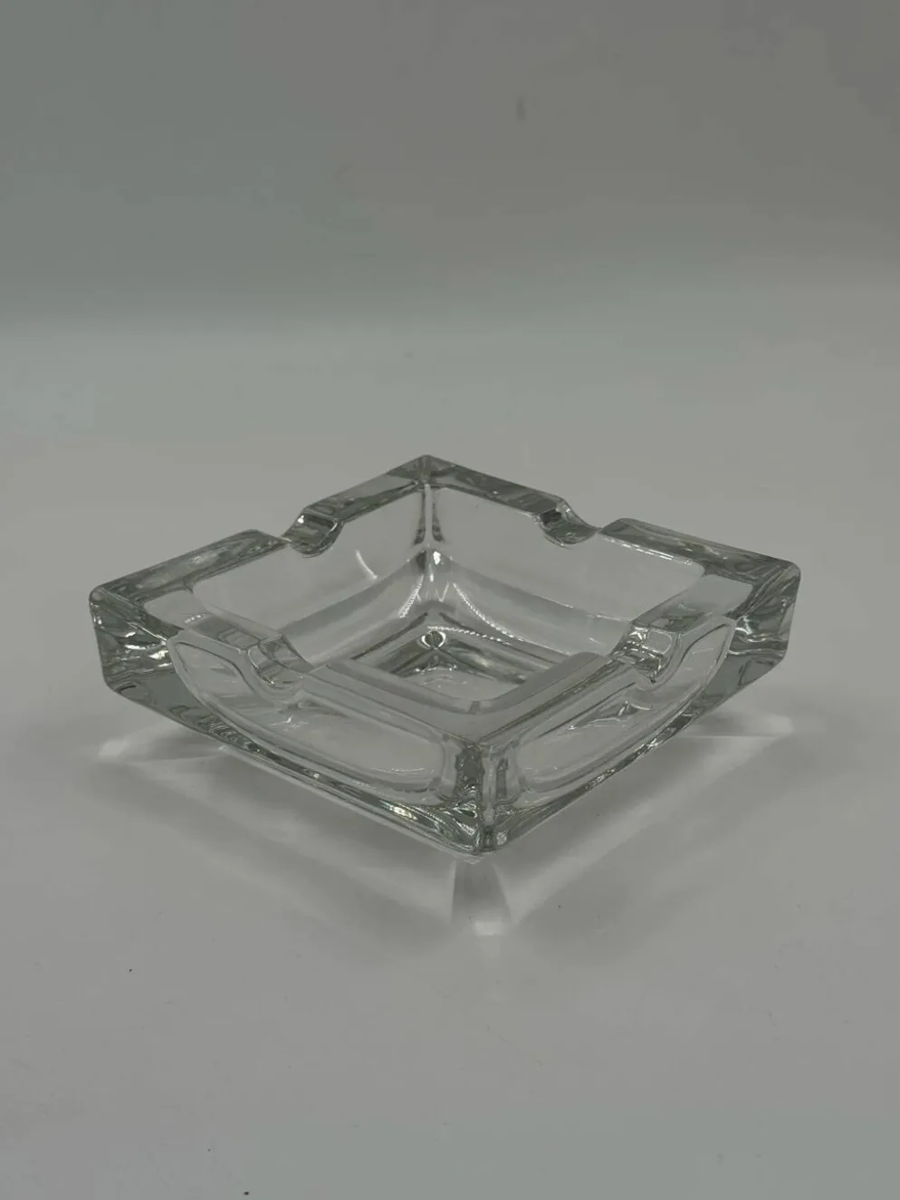 Cendrier carré vintage en verre transparent