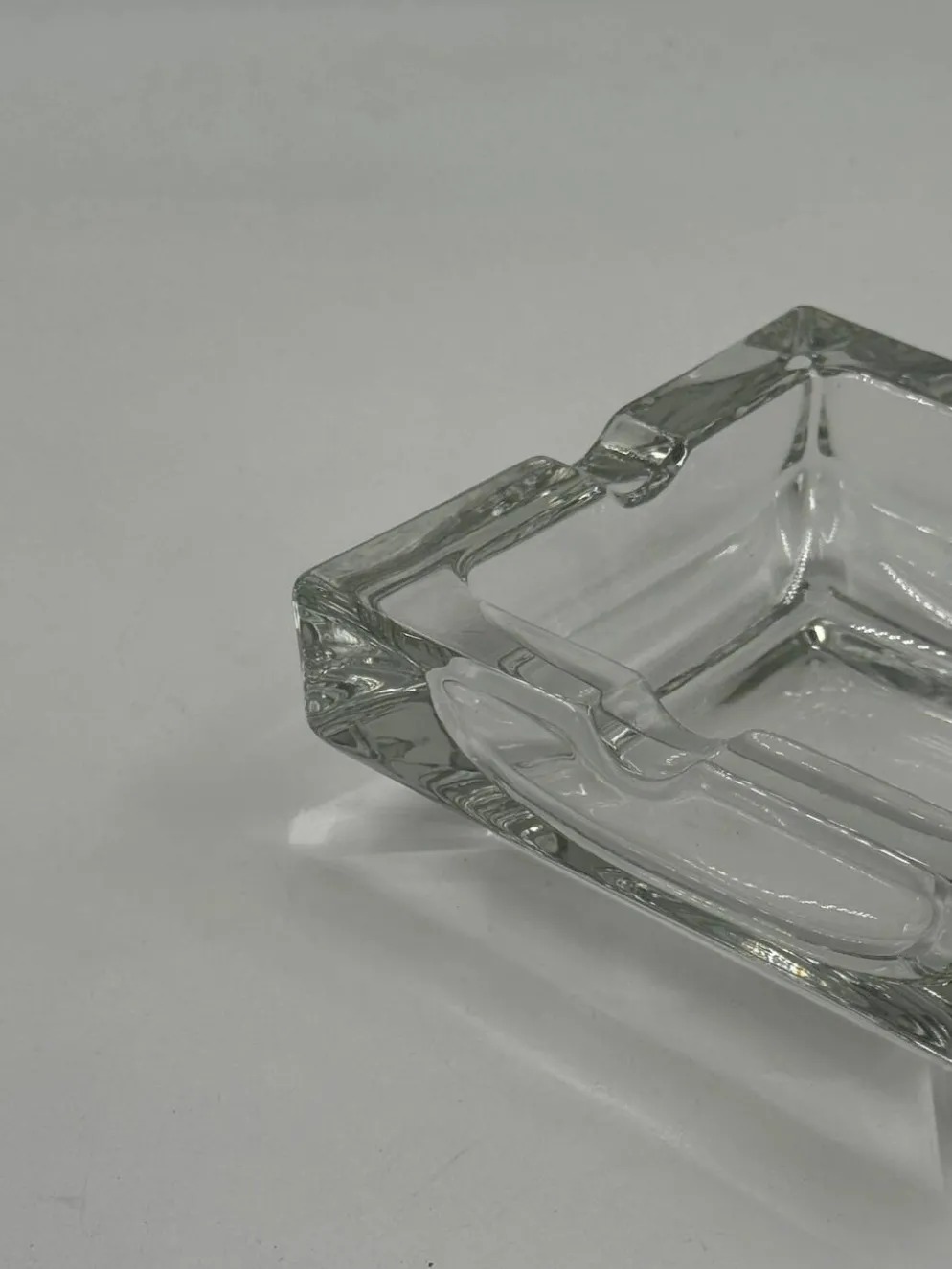 Cendrier carré vintage en verre transparent