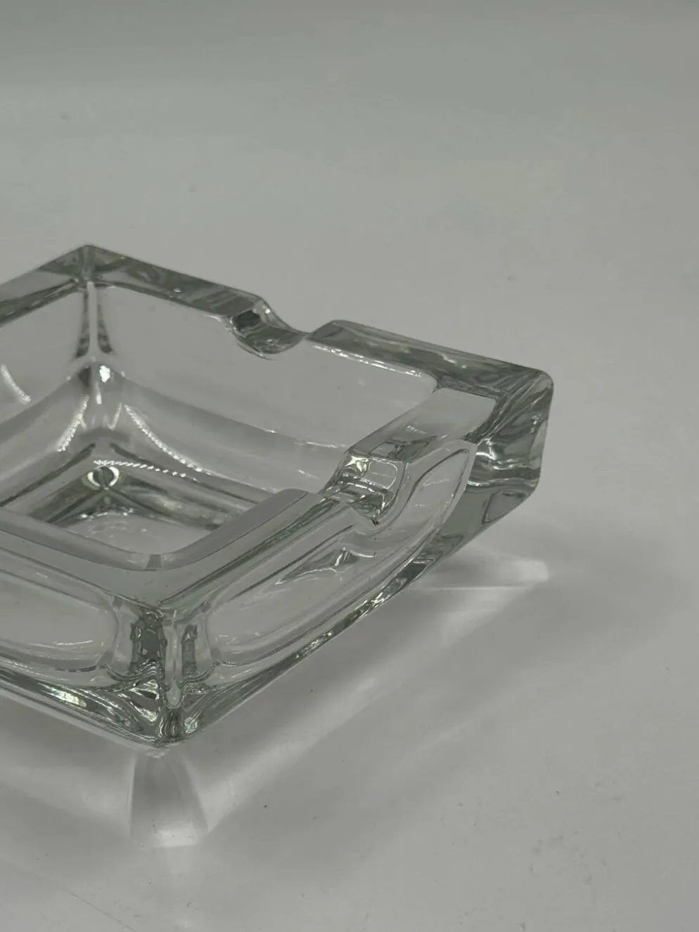 Cendrier carré vintage en verre transparent