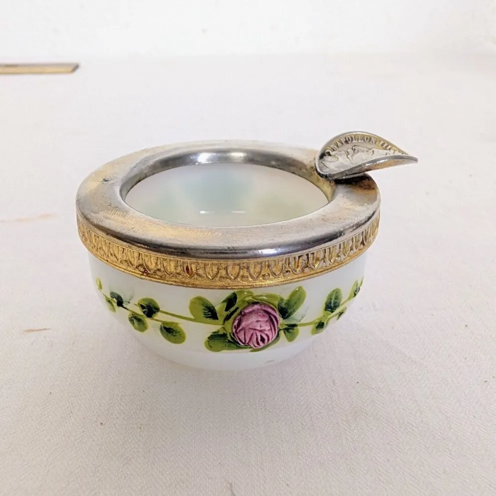 Cendrier de poche Napoléon III en opaline et métal