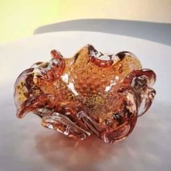 Cendrier des années 1950 en verre de Murano avec des finitions dorées.