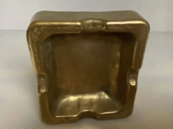 Cendrier en bronze martelé