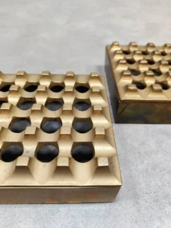 Cendrier en laiton Ultima de design suédois des années 50 par Holger Bäckström et Bo Ljungberg.