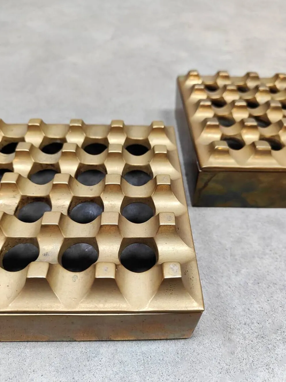 Cendrier en laiton Ultima de design suédois des années 50 par Holger Bäckström et Bo Ljungberg.