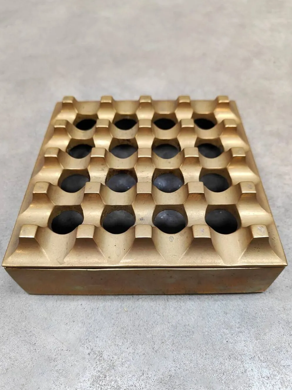 Cendrier en laiton Ultima de design suédois des années 50 par Holger Bäckström et Bo Ljungberg.