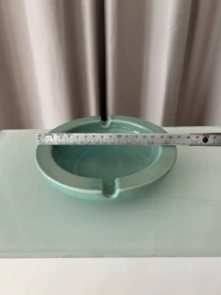 Cendrier en poterie vintage – Émail aqua / vert céladon – Années 1970