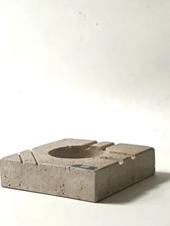Cendrier en travertin sculpté Fratelli Manelli, Italie 1970