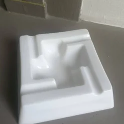 Cendrier en verre blanc, années 70