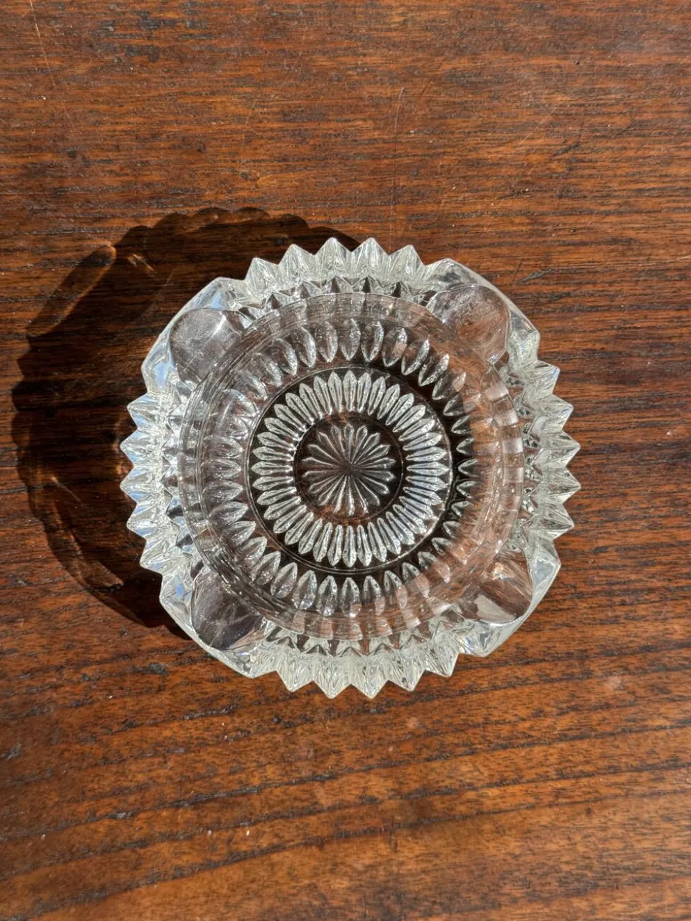Cendrier en verre classique rosace et porte-cigarettes D13