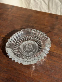 Cendrier en verre classique rosace et porte-cigarettes D13