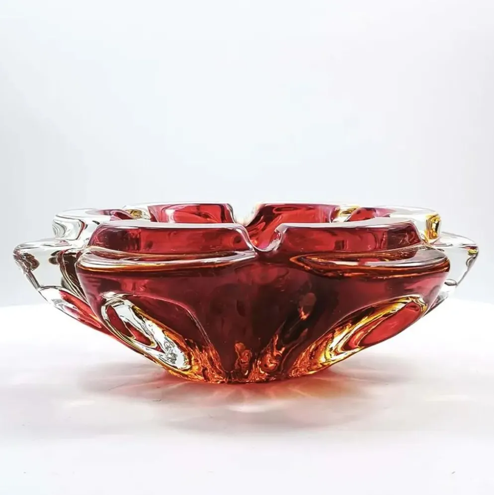 Cendrier en verre de Murano des années 1960.