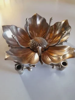 Cendrier fleur en métal argenté 1970