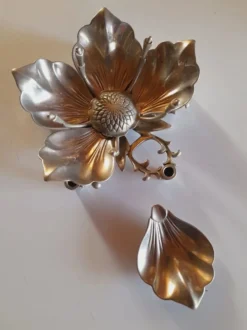 Cendrier fleur en métal argenté 1970