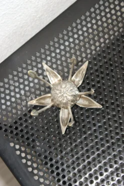 Cendrier fleur vintage en laiton