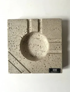 Cendrier italien en travertin sculpté Fratelli Manelli, design 1970