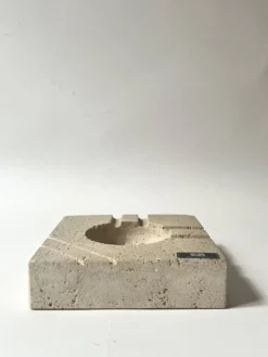 Cendrier italien en travertin sculpté Fratelli Manelli, design 1970