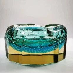 Cendrier multifacette en verre de Murano des années 1960 avec des bulles d'air.