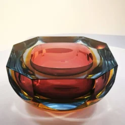 Cendrier octogonal multi-facettes en verre de Murano à uranium par Flavio Poli, années 1960