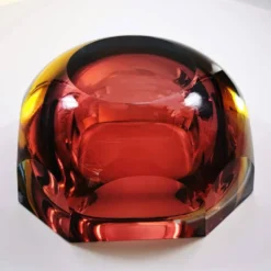 Cendrier octogonal multi-facettes en verre de Murano à uranium par Flavio Poli, années 1960