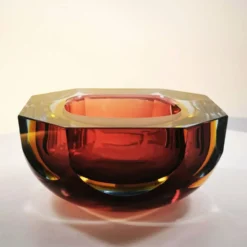 Cendrier octogonal multi-facettes en verre de Murano à uranium par Flavio Poli, années 1960