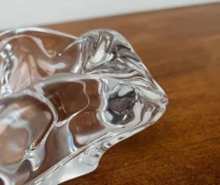 Cendrier ou bol en verre organiquement façonné de style milieu de siècle de Bayel Cristal de France, années 1960.