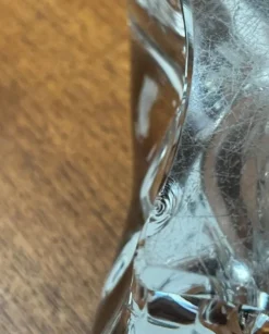 Cendrier ou bol en verre organiquement façonné de style milieu de siècle de Bayel Cristal de France, années 1960.