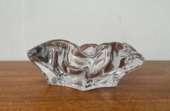 Cendrier ou bol en verre organiquement façonné de style milieu de siècle de Bayel Cristal de France, années 1960.