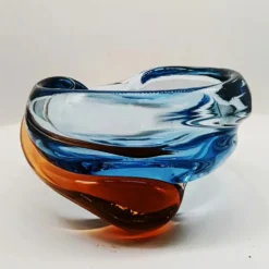 Cendrier ou vide-poches des années 1960 en verre soufflé et fait main de Murano. Fabriqué en Italie.