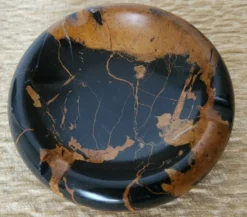 Cendrier rond vintage en marbre italien Portor noir et doré