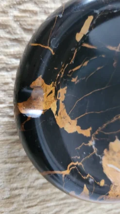 Cendrier rond vintage en marbre italien Portor noir et doré
