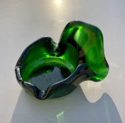 Cendrier sculptural en verre vert émeraude