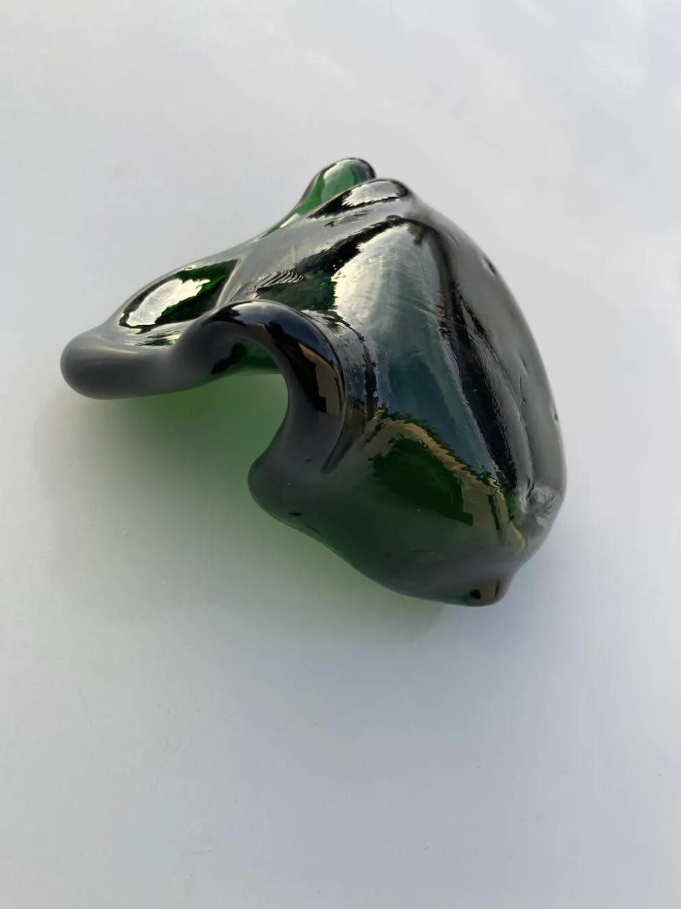 Cendrier sculptural en verre vert émeraude