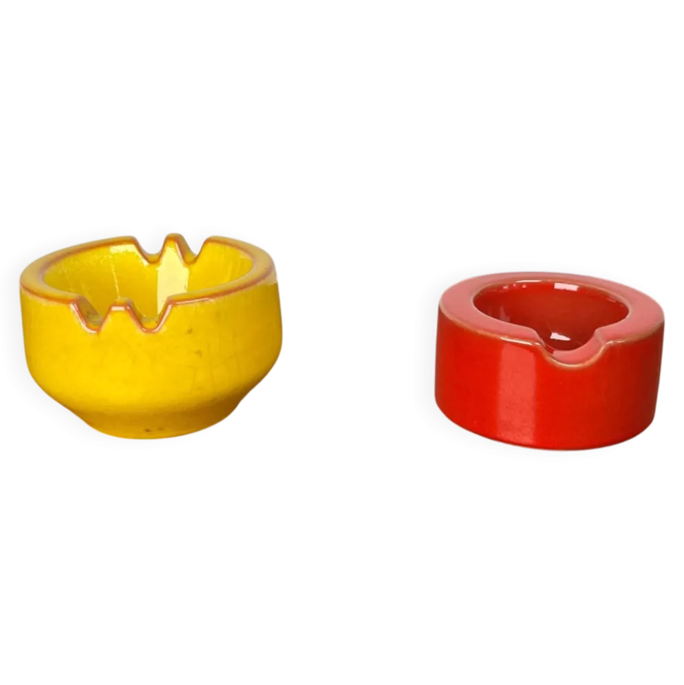 Cendriers en céramique rouge et jaune de style Mid-Century Modern, époque spatiale allemande, années 1960, ensemble de 2.