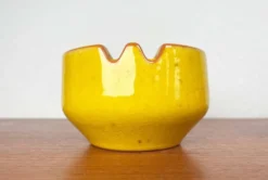 Cendriers en céramique rouge et jaune de style Mid-Century Modern, époque spatiale allemande, années 1960, ensemble de 2.