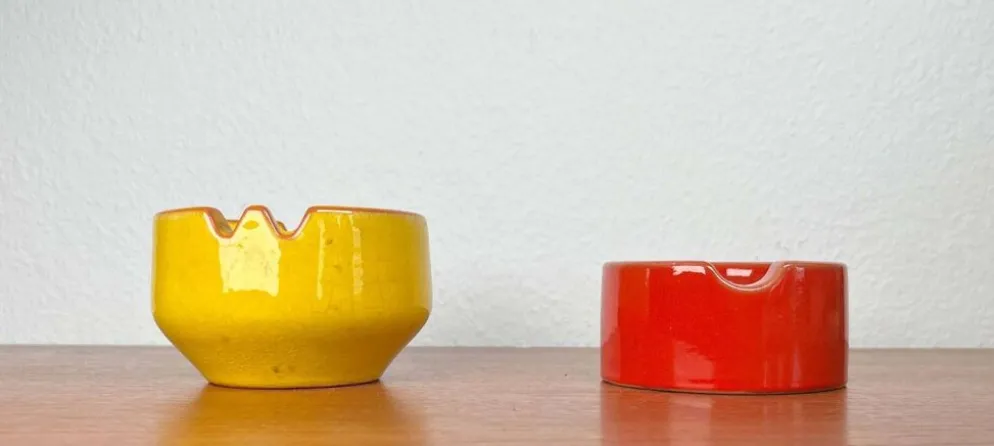 Cendriers en céramique rouge et jaune de style Mid-Century Modern, époque spatiale allemande, années 1960, ensemble de 2.