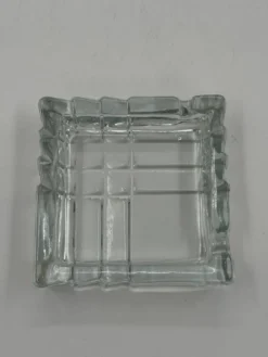 Cendrier vintage carré en verre, bord festonné