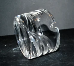Cendrier vintage en cristal taillé signé Carabin 1989
