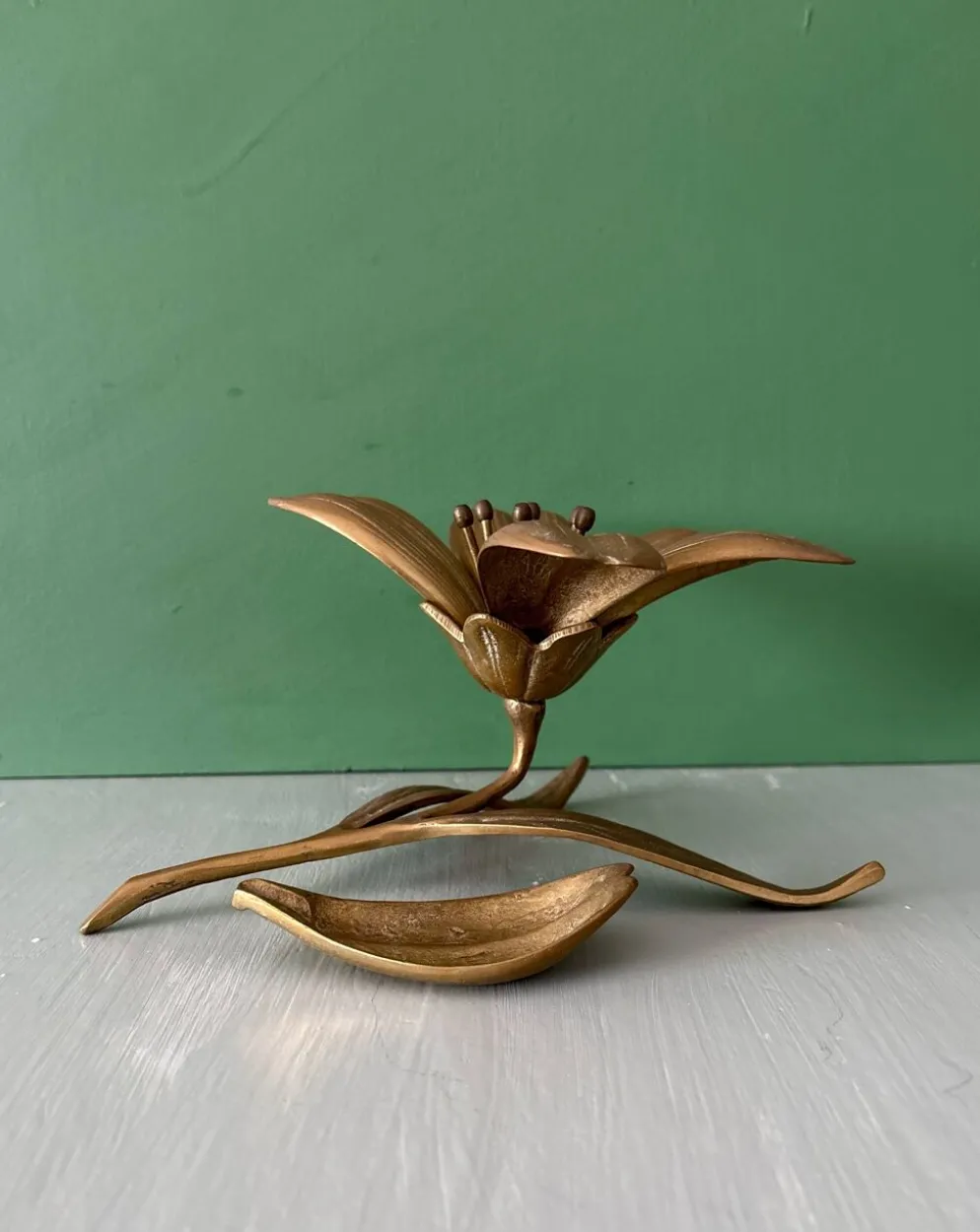 Cendrier vintage en laiton en forme de fleur