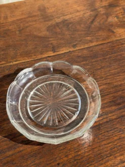 Cendrier vintage en verre moulé en forme de fleur D14 H2,5