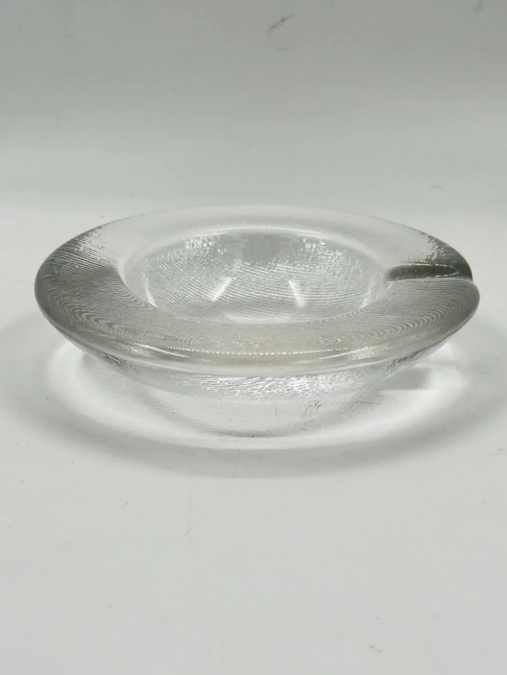 Cendrier vintage en verre texturé effet lin, large bord