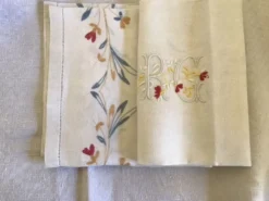 Centre de table en lin marqué « RG » 70cmx84cm