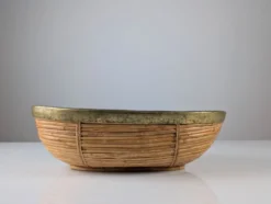 Centre de table ovale en rotin et laiton italien, style mid-century, années 1970.